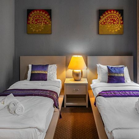 Andrassy Thai Hotel Будапеща Екстериор снимка