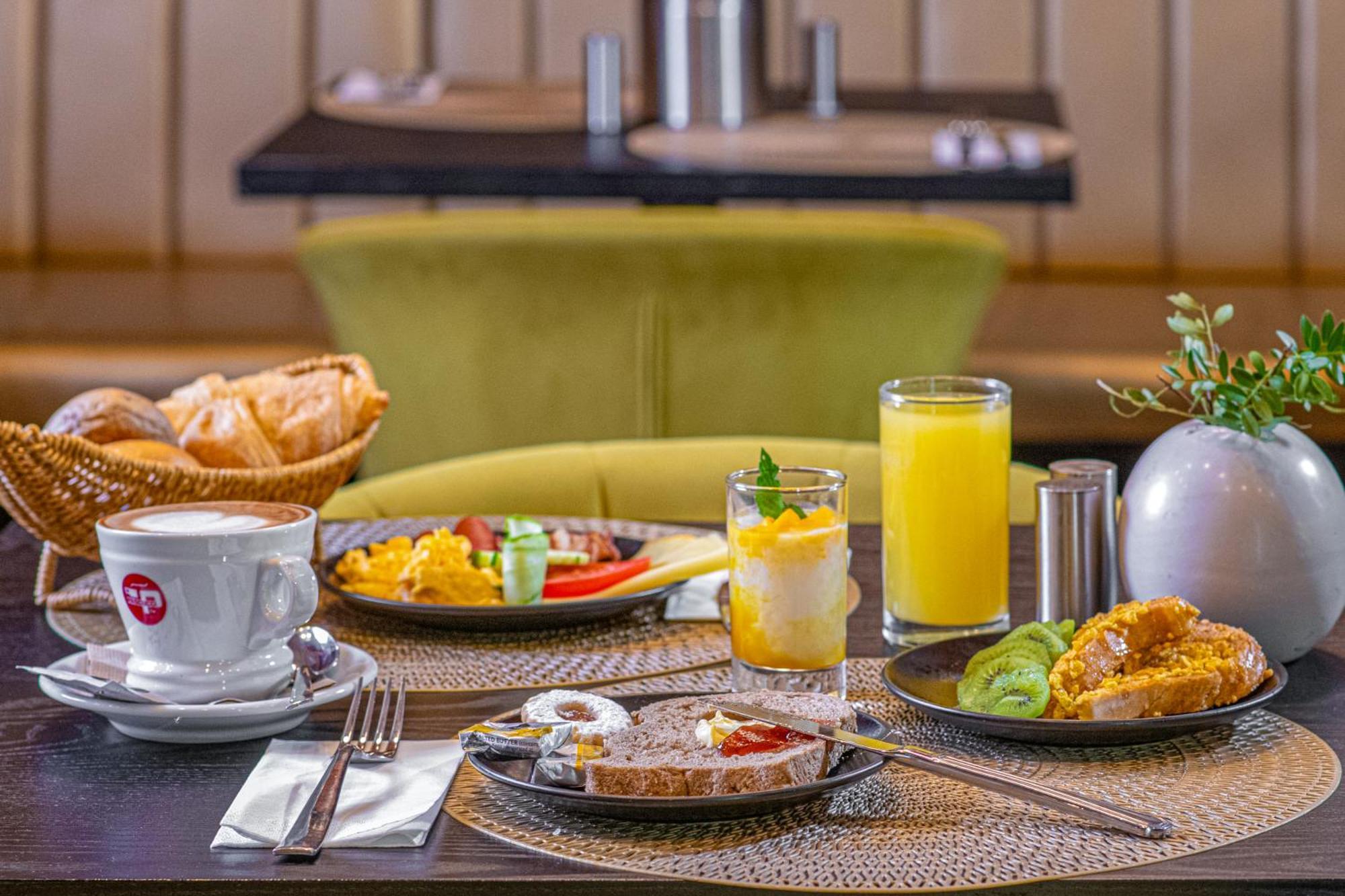 Andrassy Thai Hotel Будапеща Екстериор снимка