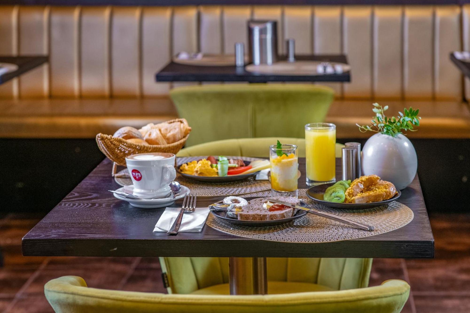 Andrassy Thai Hotel Будапеща Екстериор снимка